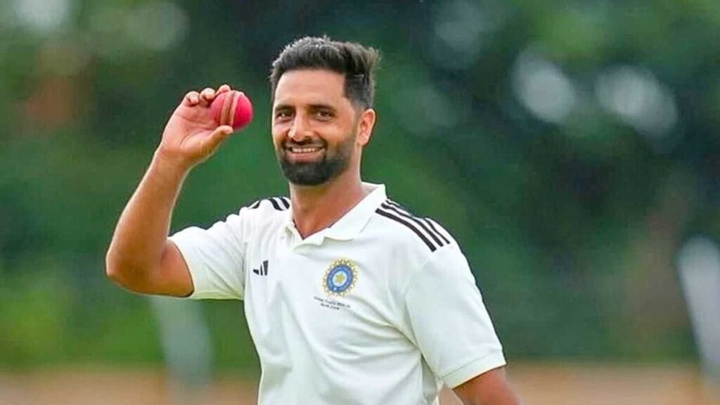 Auqib Nabi Dar Biography Age, Height, Career, Stats, Family, Girlfriend, Net Worth, IPL, Instagram